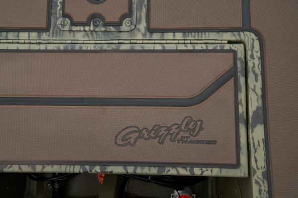 2026 Tracker Grizzly 1860 CC - 33