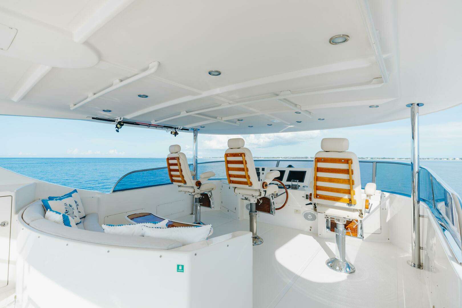 2007 President Tri-Deck - Image 11