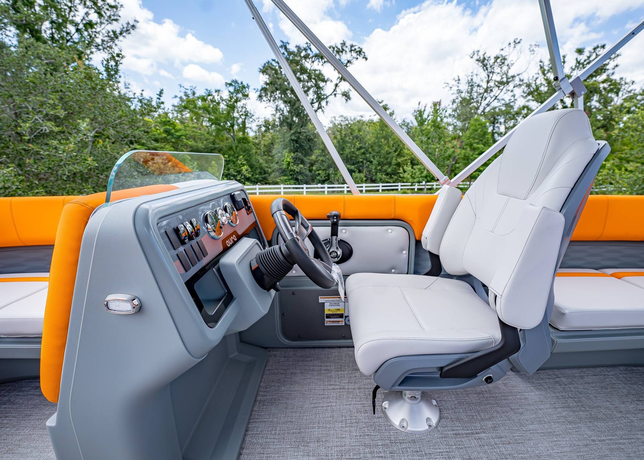 2025 Tahoe Pontoon Aura Quad Lounge - 12