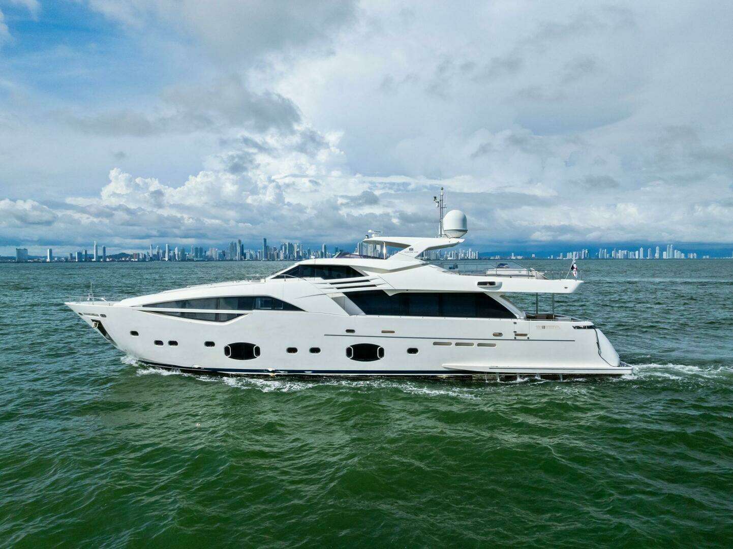 2014 Custom Line 100 - Image 4