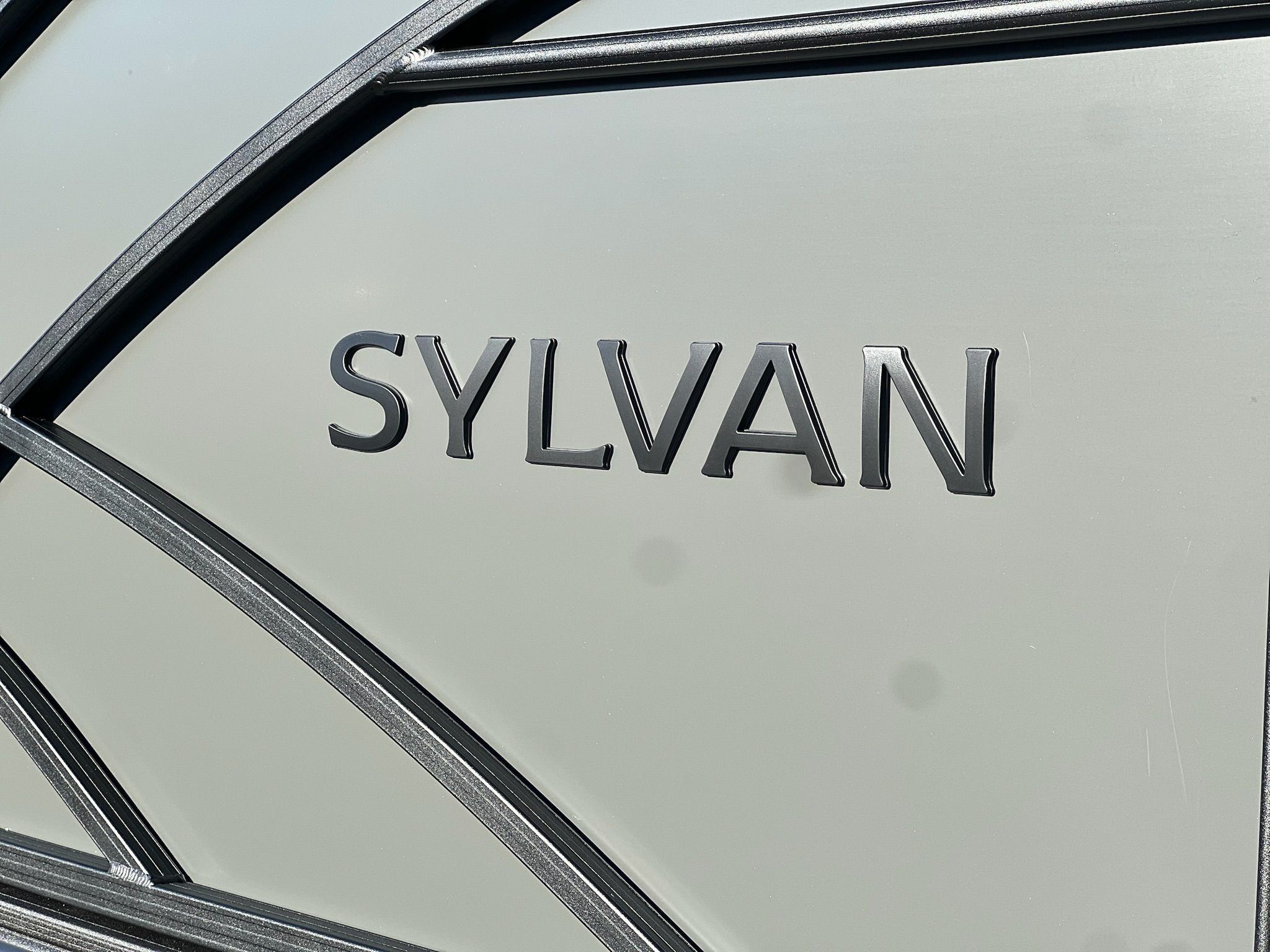 2026 Sylvan Mirage 8522 Party Fish - 10