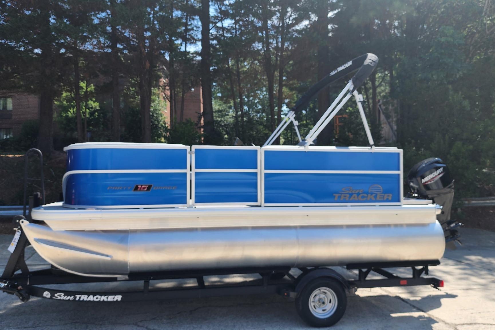 2026 Sun Tracker Party Barge 16 DLX