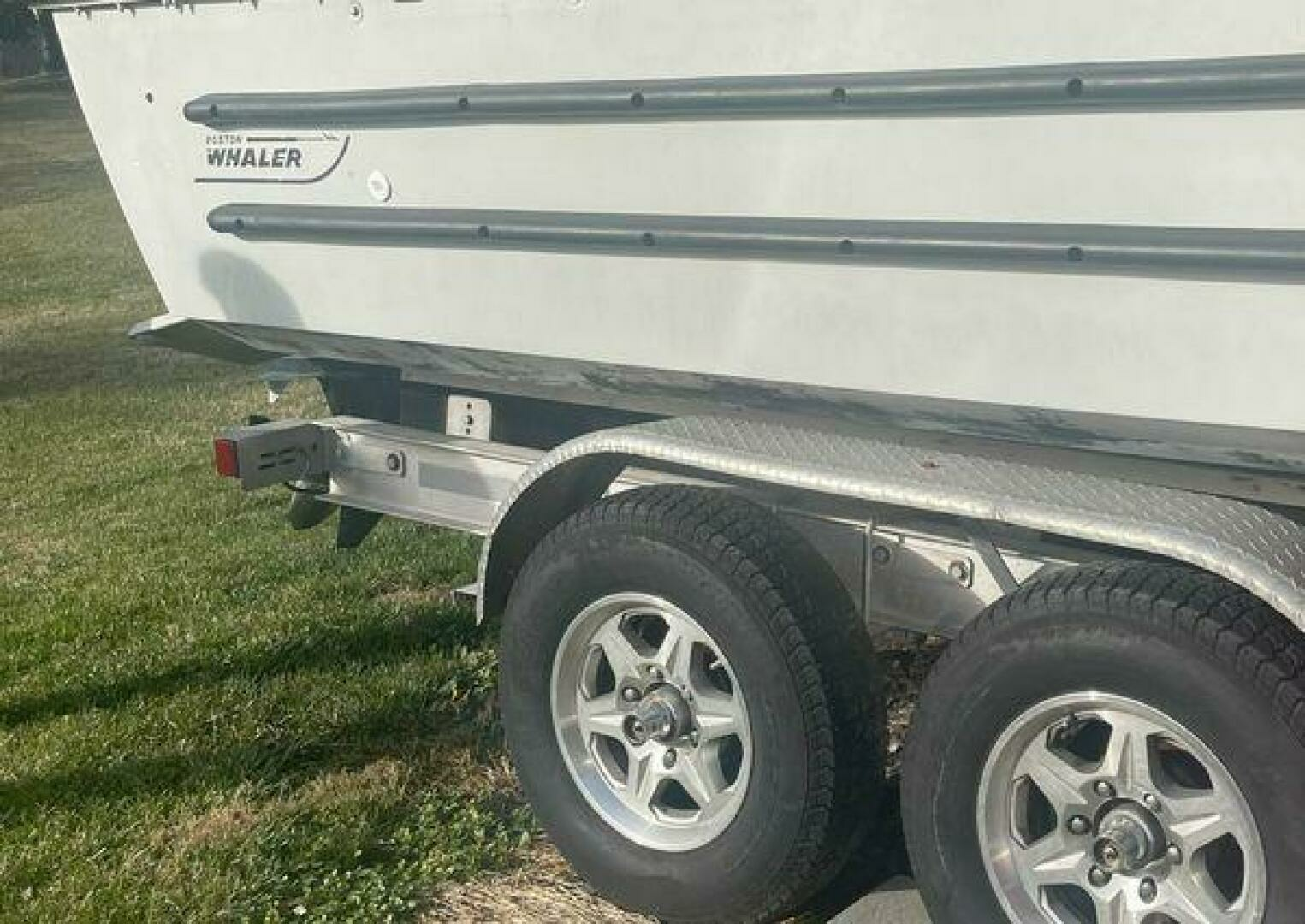 1990 Boston Whaler Frontier - Image 3
