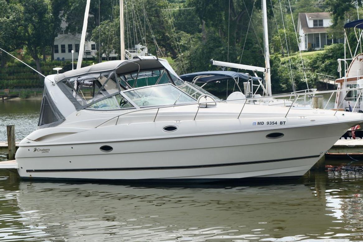 2004 Cruisers Yachts 320 Express