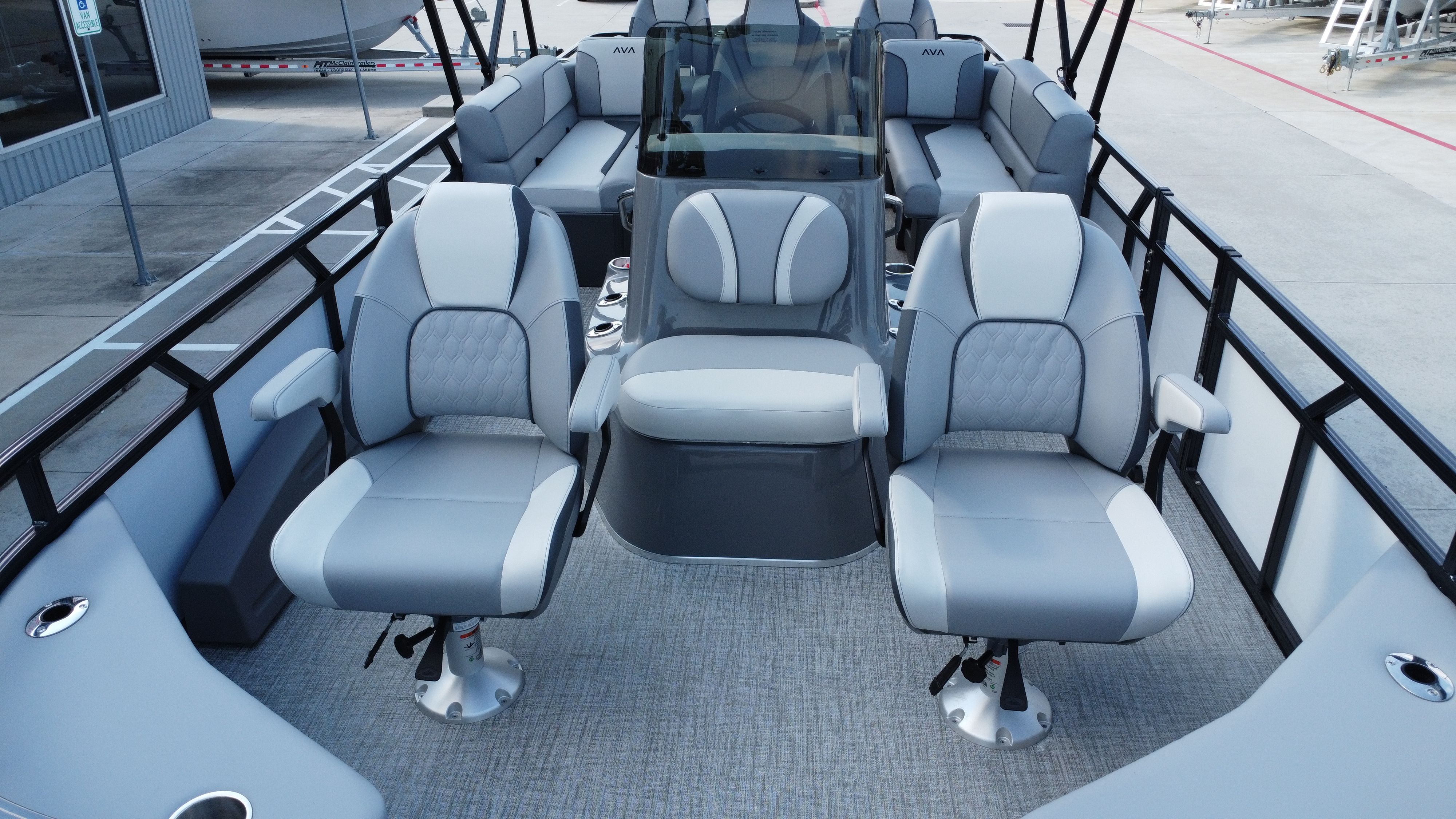 2025 Avalon Venture 85 Center Console Fish - 23' - 21