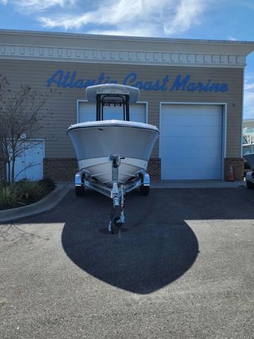 2025 Robalo R232 Explorer - 2