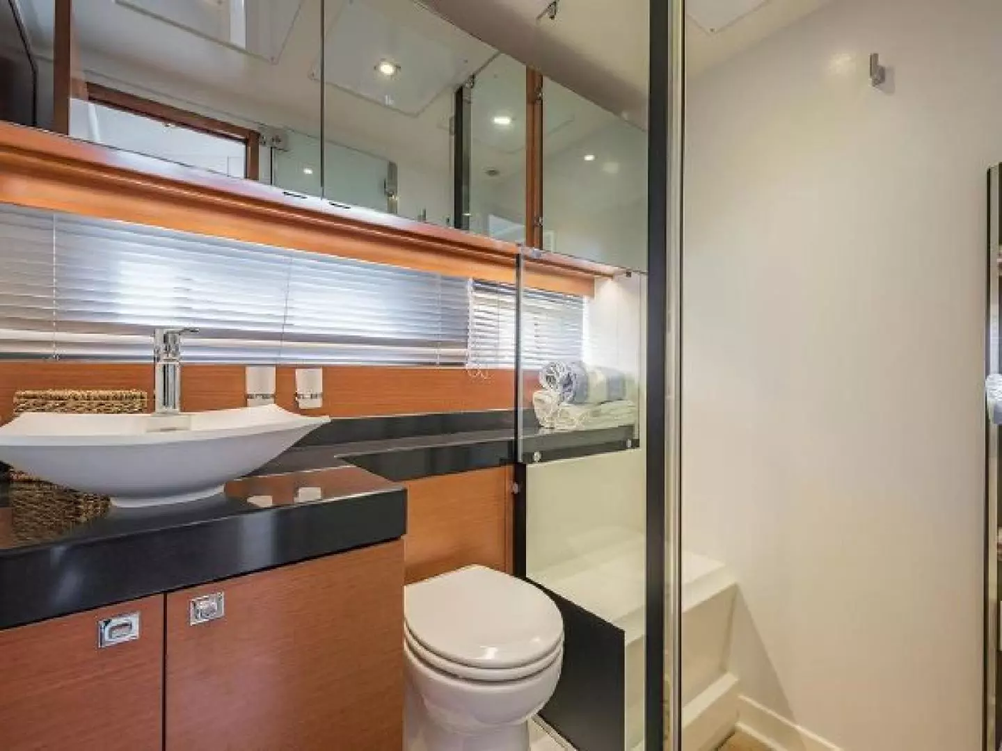 2015 Prestige 550 - Image 10