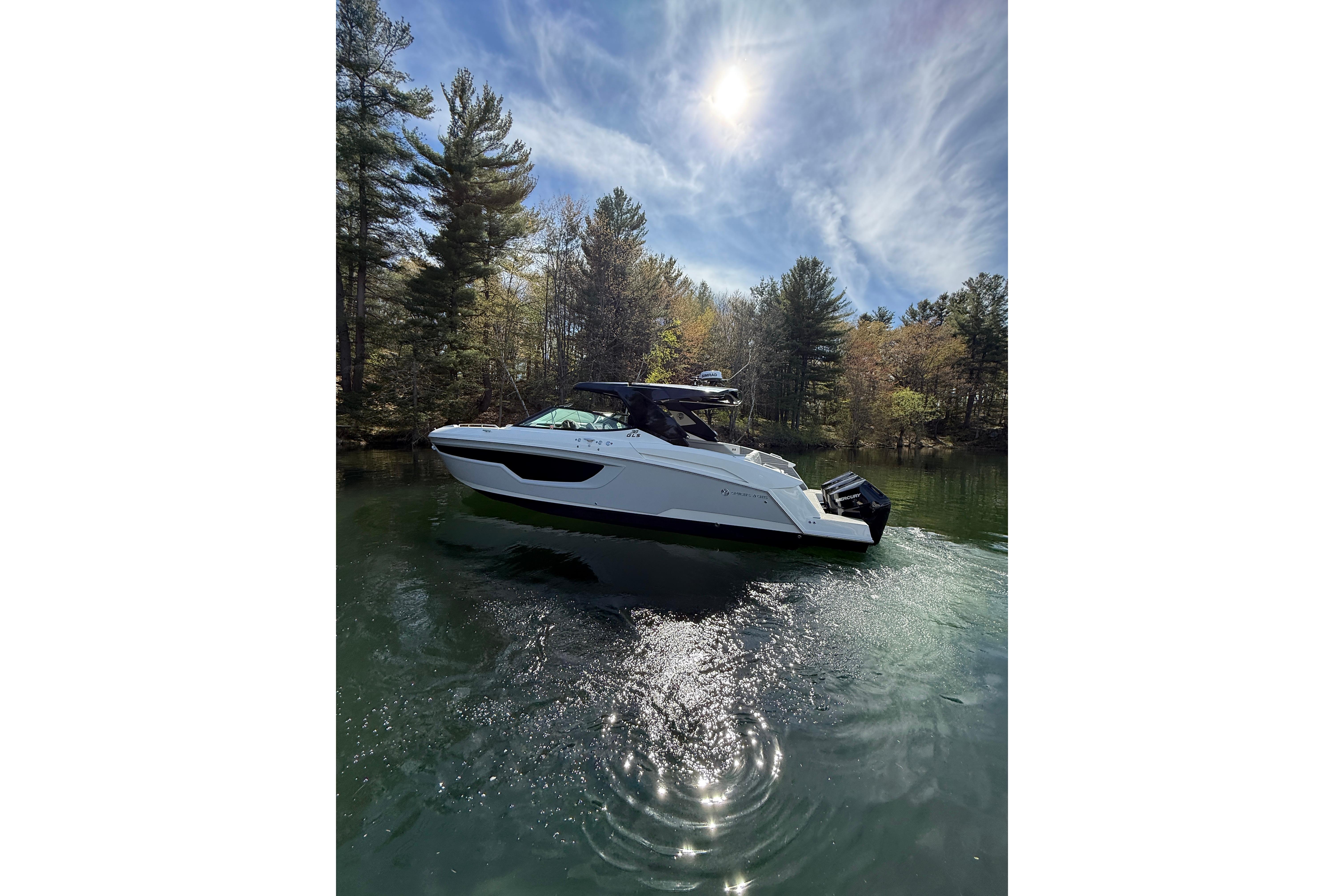2024 Cruisers Yachts 38 GLS OB