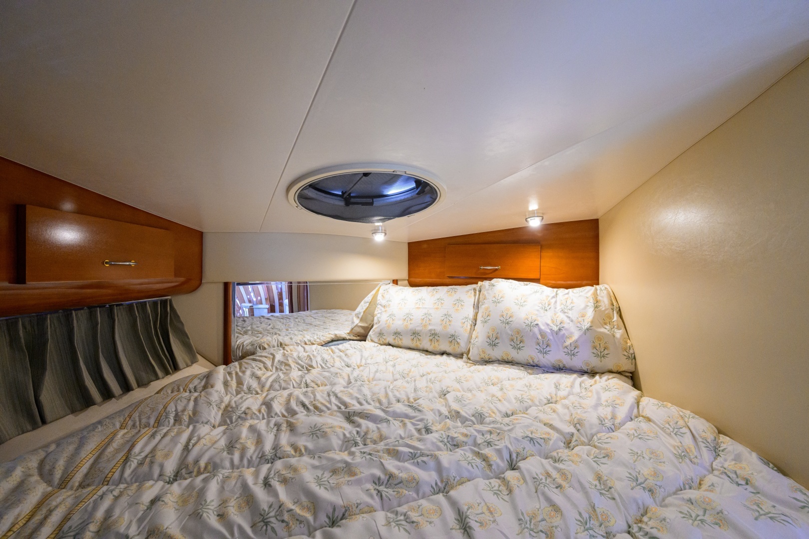 2003 Carver 444 - Image 48