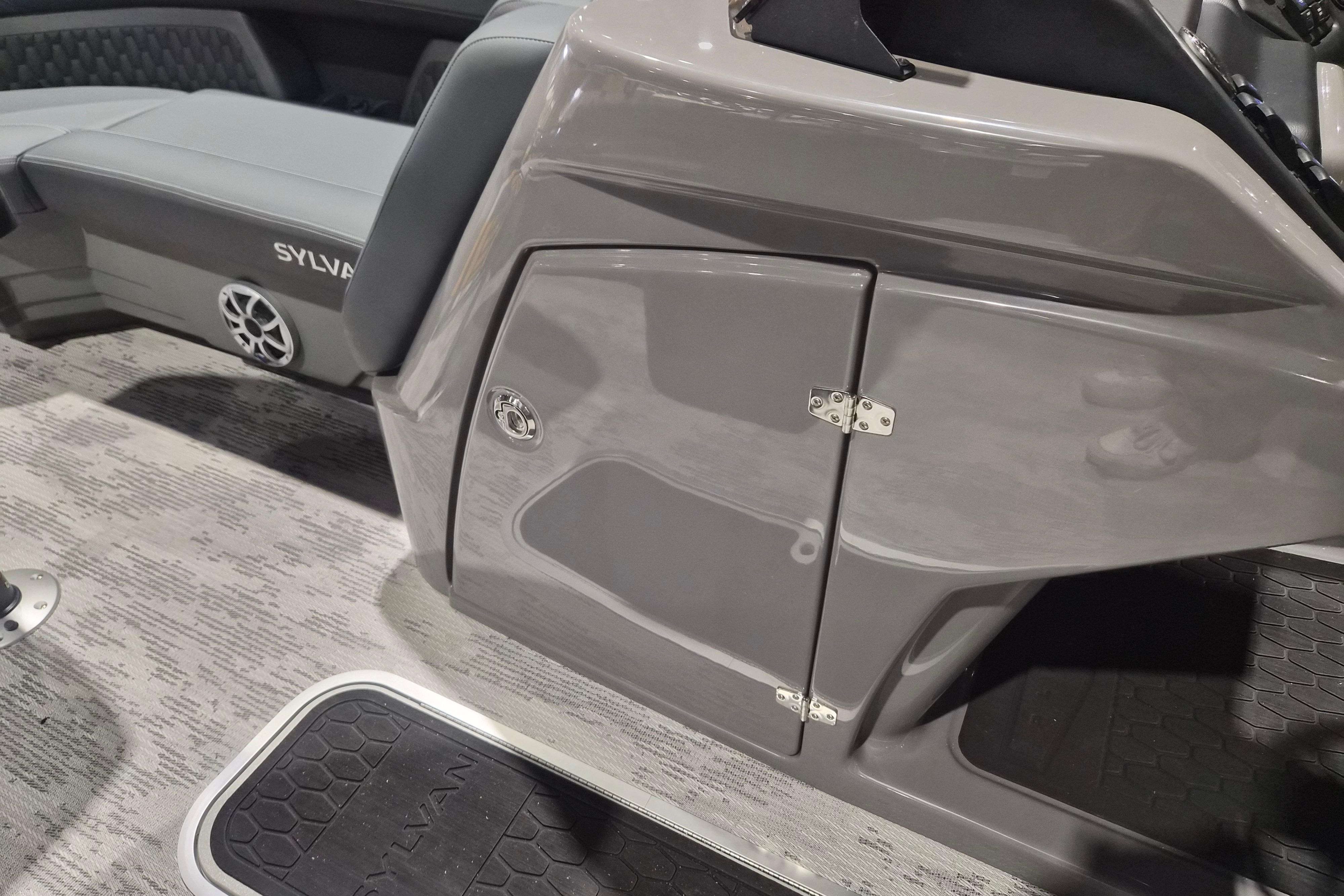 2026 Sylvan L3 ULZ boat interior with sleek gray console and seating.