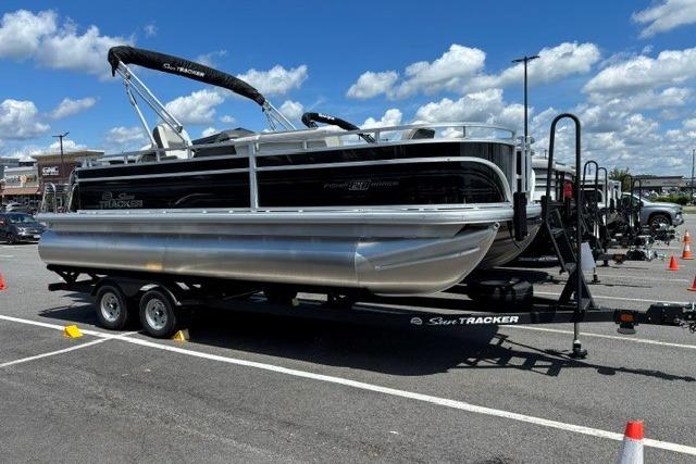 2026 Sun Tracker Fishin' Barge 20 DLX