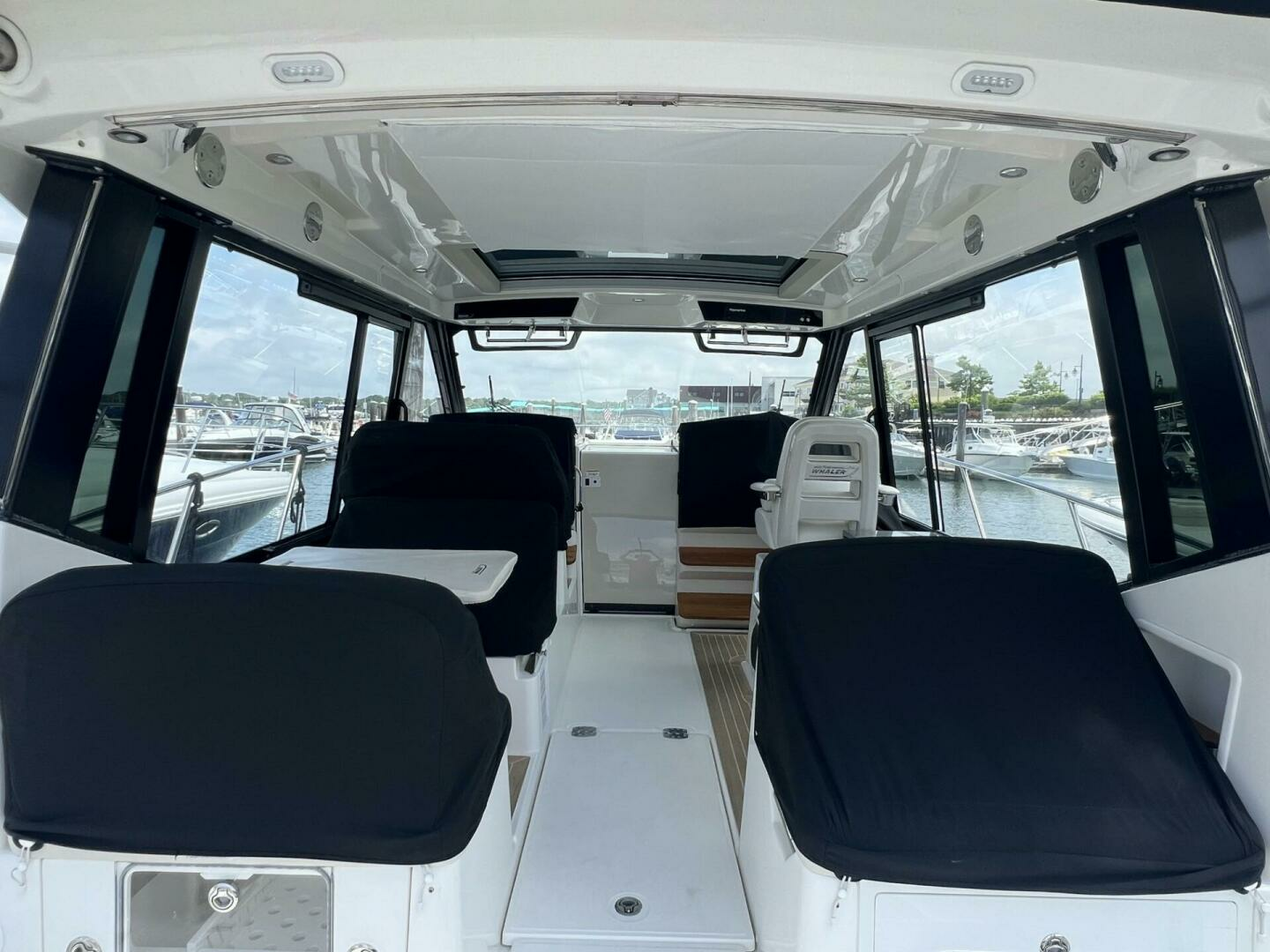 2021 Boston Whaler 405 Conquest - Image 23