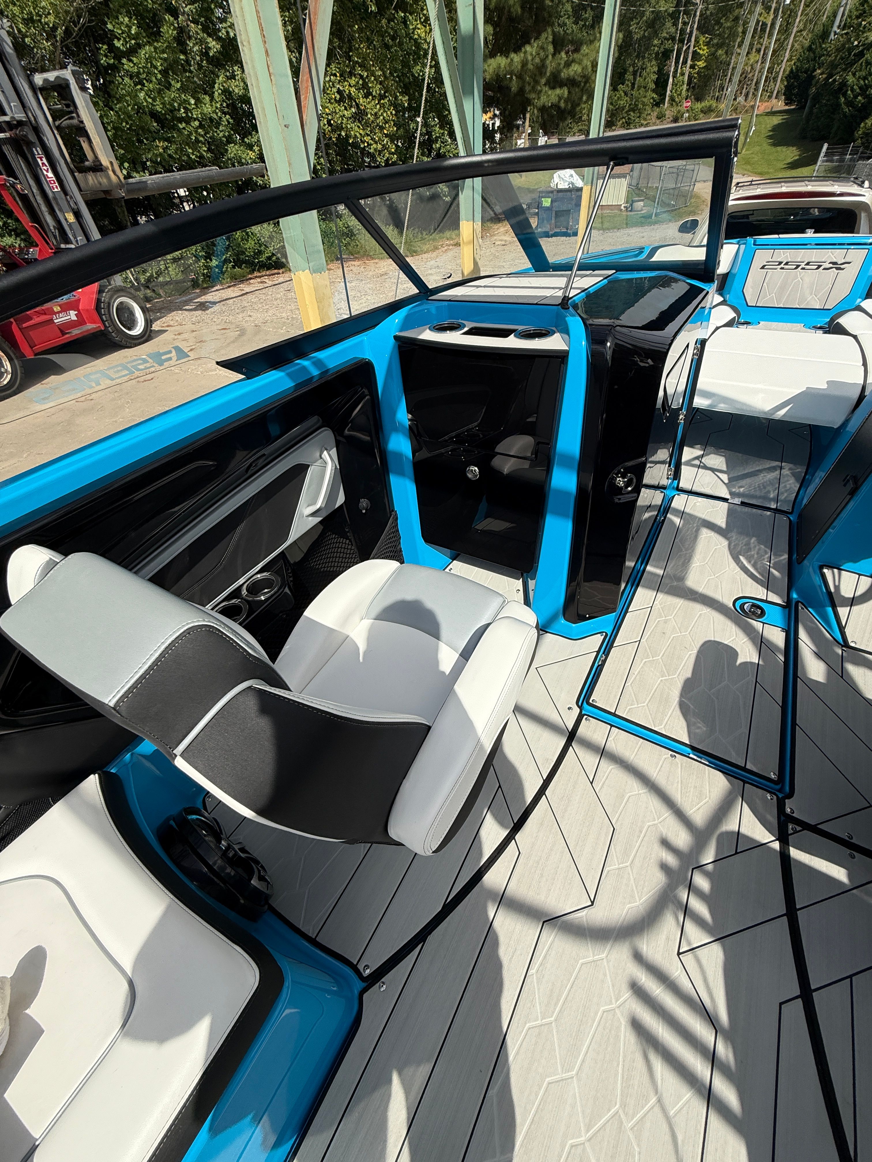 2023 Yamaha Boats 255XE - 7