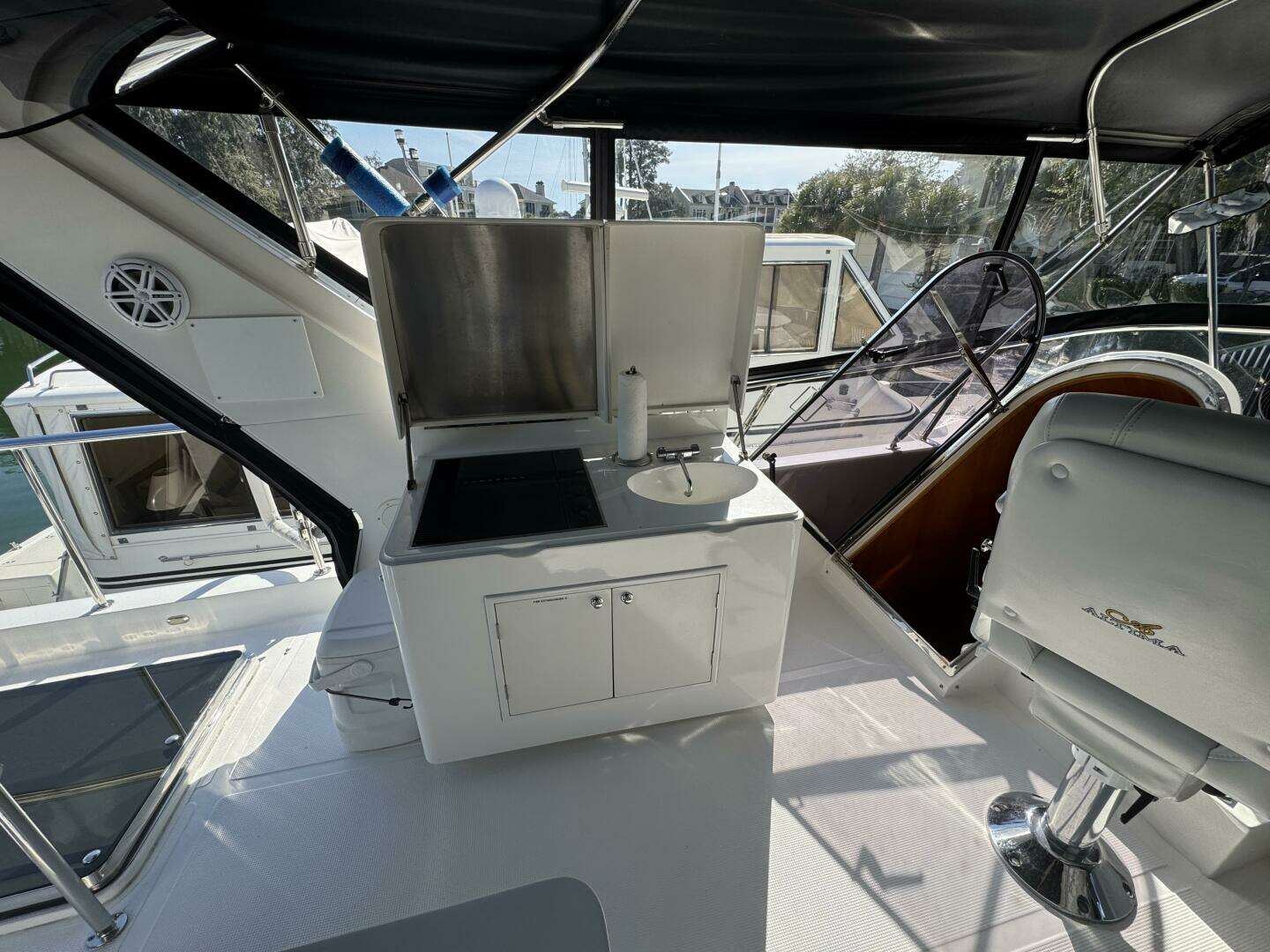 2004 Altima 55 Pilothouse - Image 12
