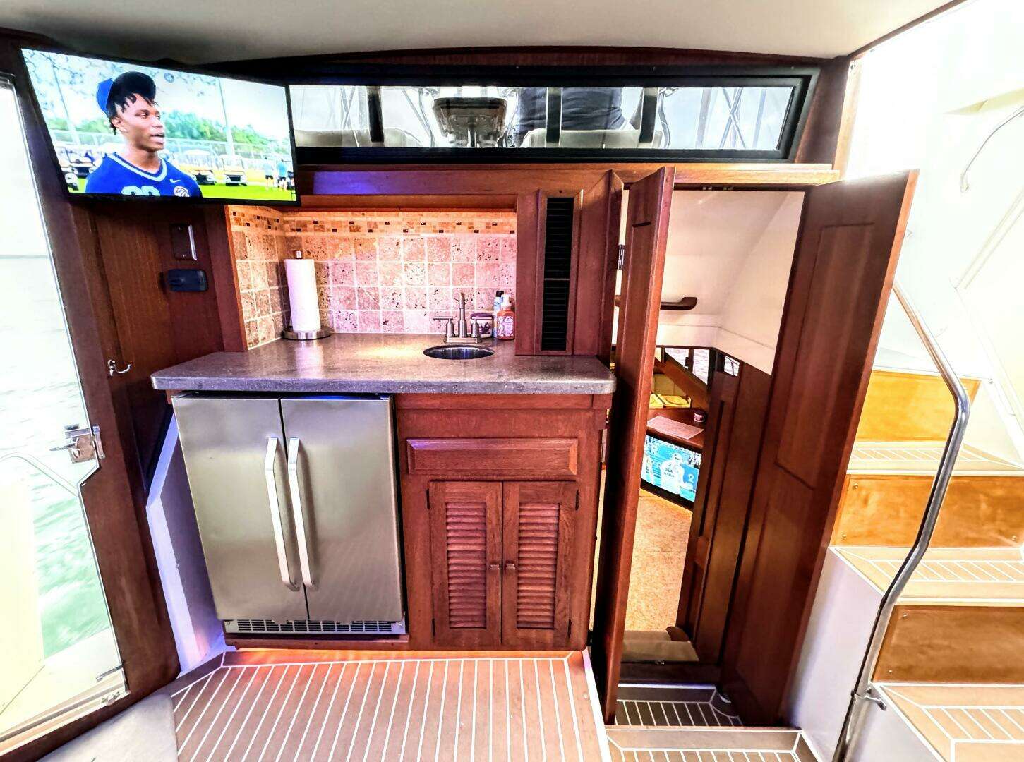 1987 Viking 48 Motor Yacht - Image 31