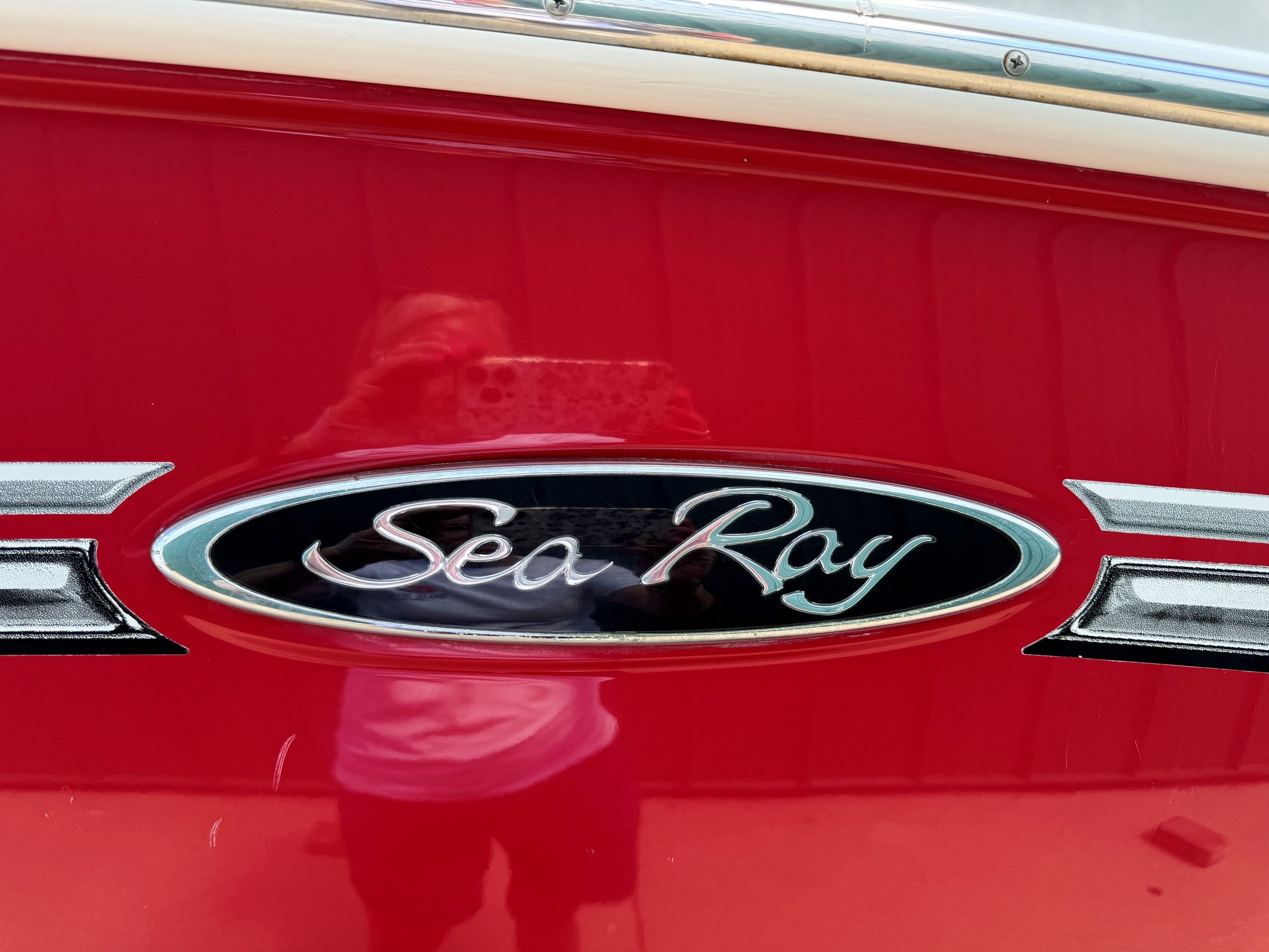 Red Sea Ray 230 Select boat, 2007 model, close-up of logo.