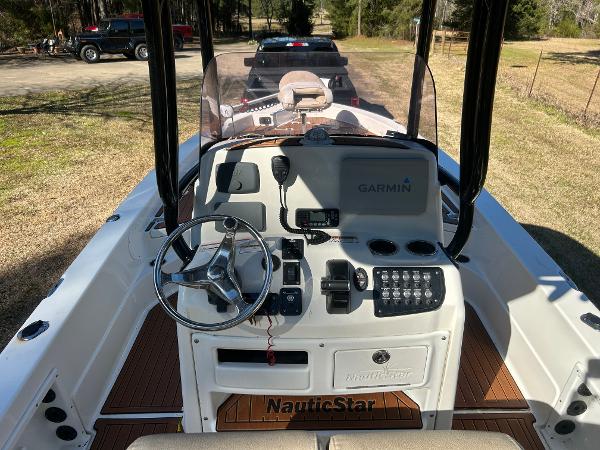 2018 NauticStar 244 XTS - 10