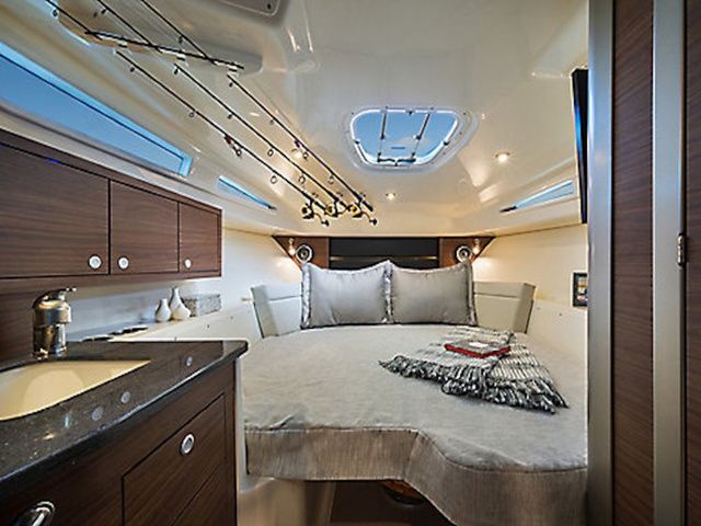 2026 Boston Whaler 325 Conquest - 10