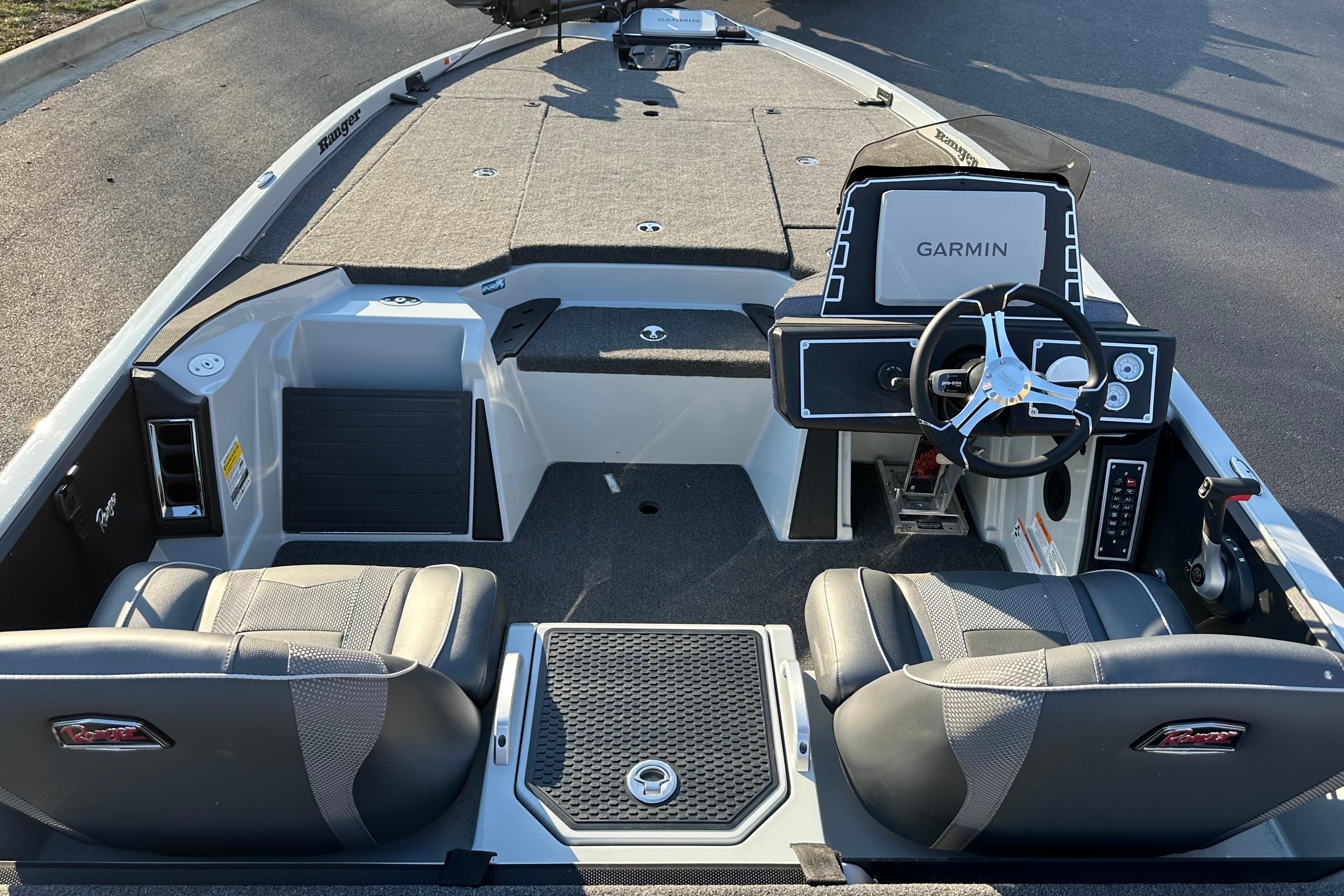 2026 Ranger Z520 boat interior with Garmin navigation system and dual seating.