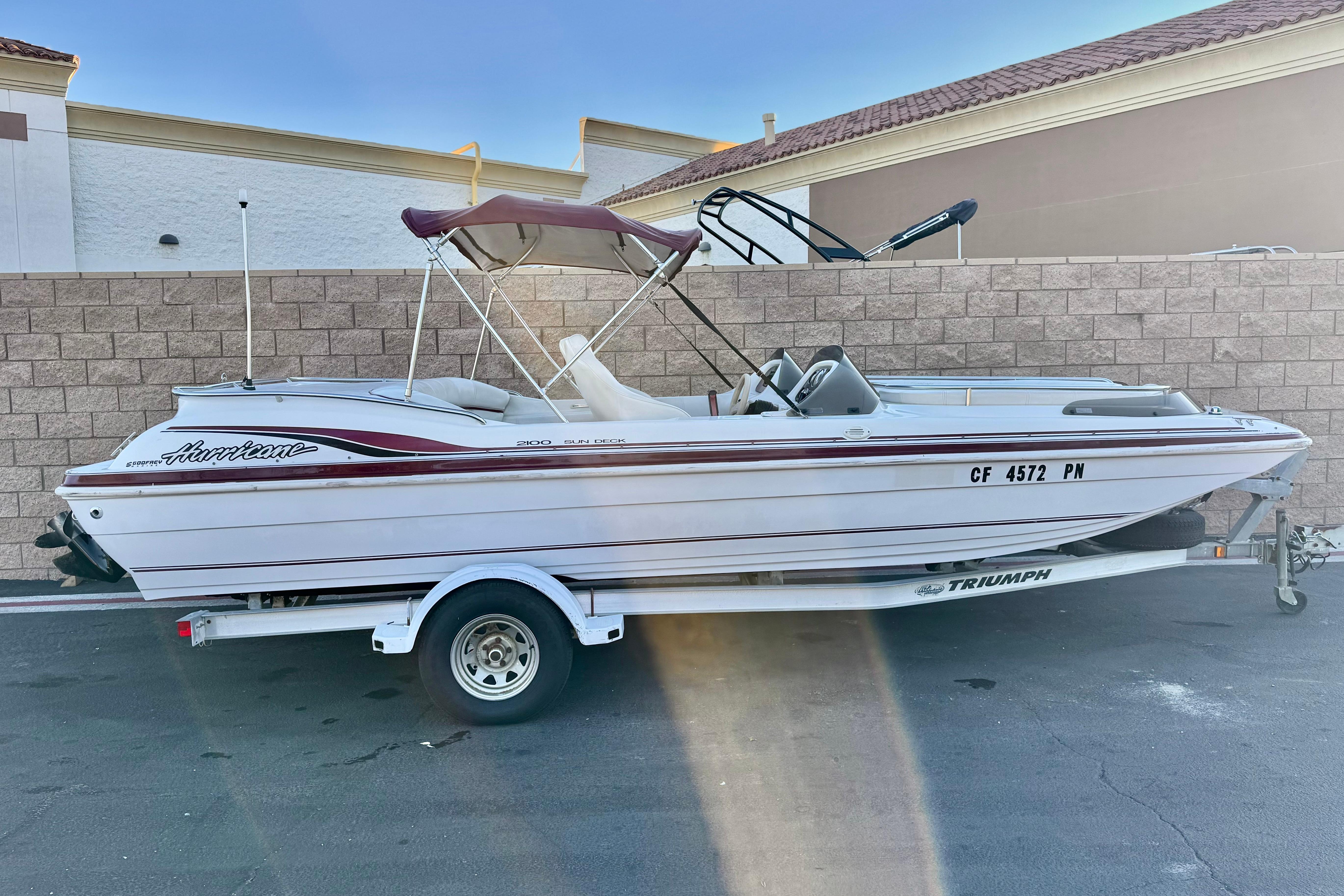2000 Godfrey Hurricane 2100 Sundeck