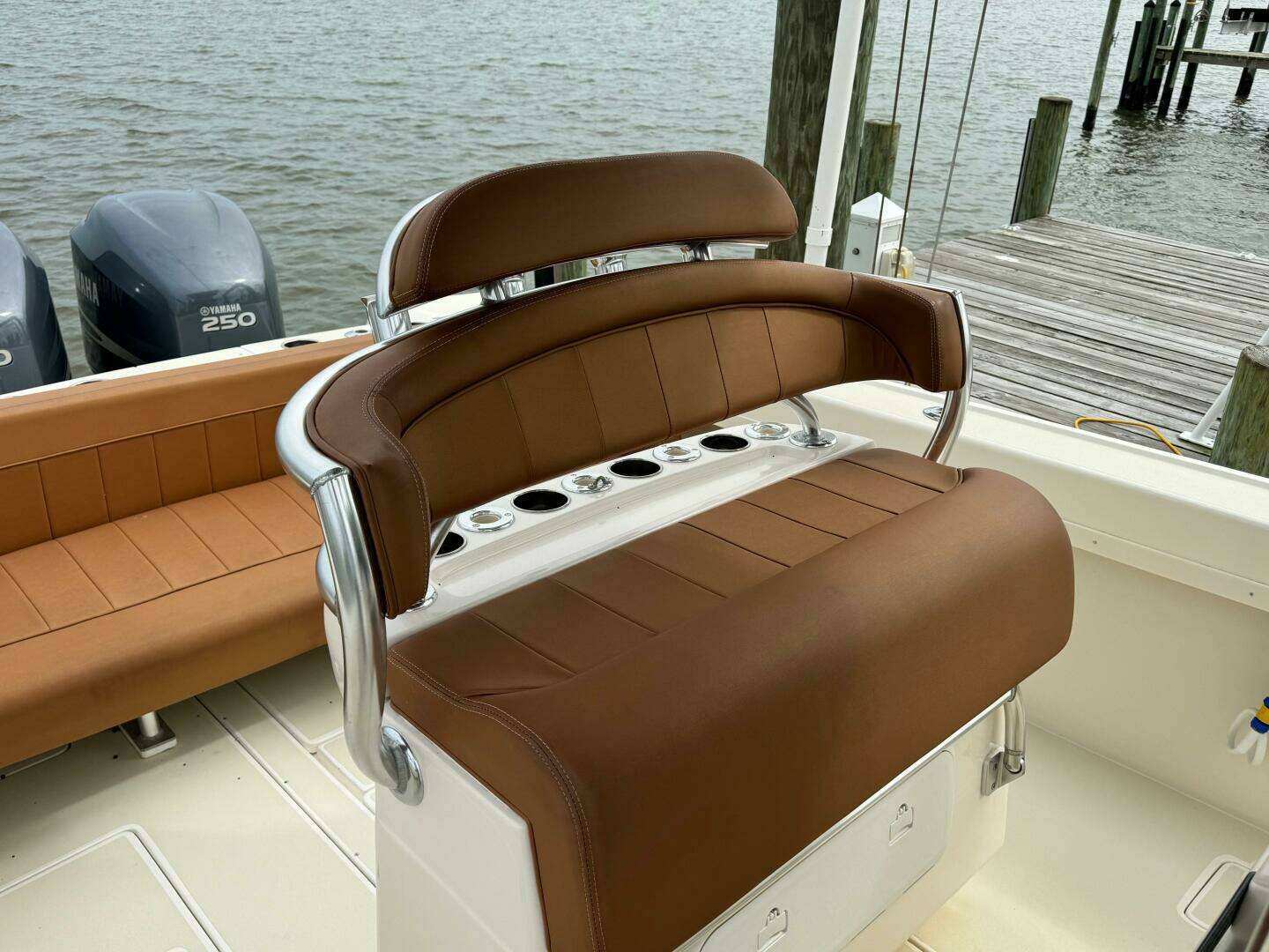 2004 Intrepid 32 CUDDY - Image 23