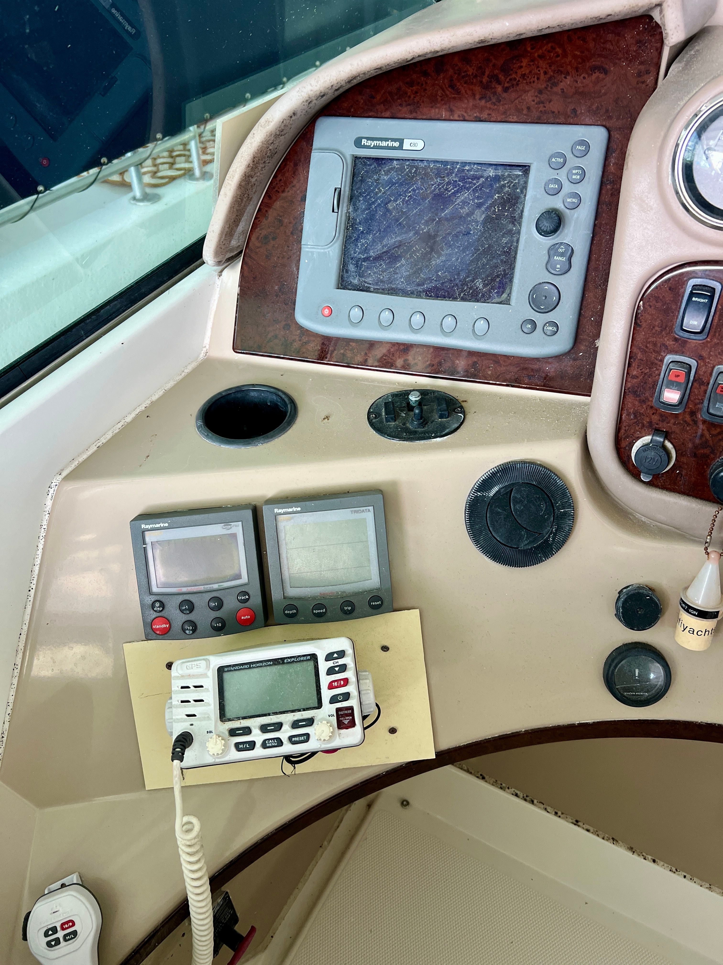 Navigation system of 2005 Carver 560 Voyager Sky.