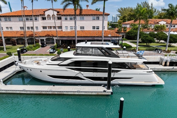 2023 Ferretti Yachts 860