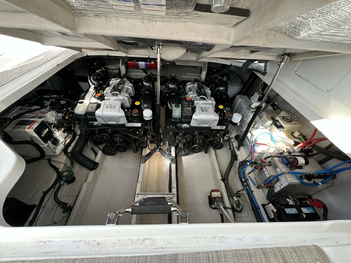2017 Sea Ray Sundancer 370 - Image 26