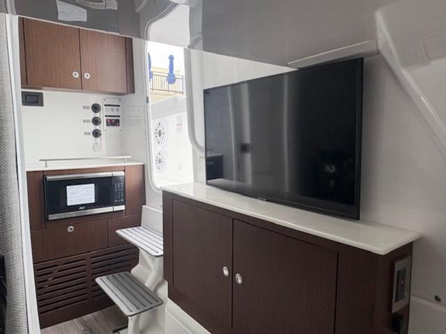 2025 Everglades 375 Center Console - 18