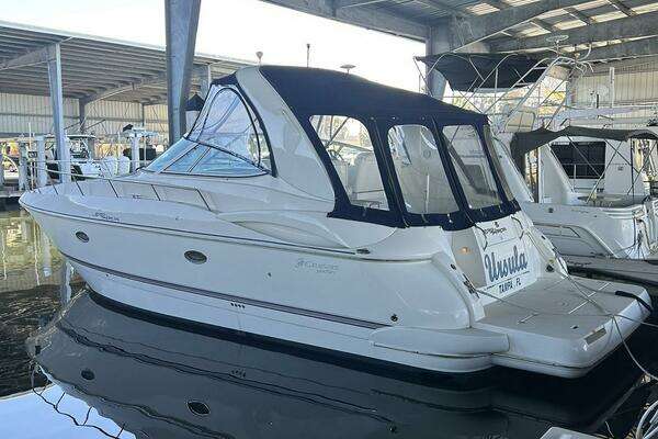 2006 Cruisers Yachts 370 Express