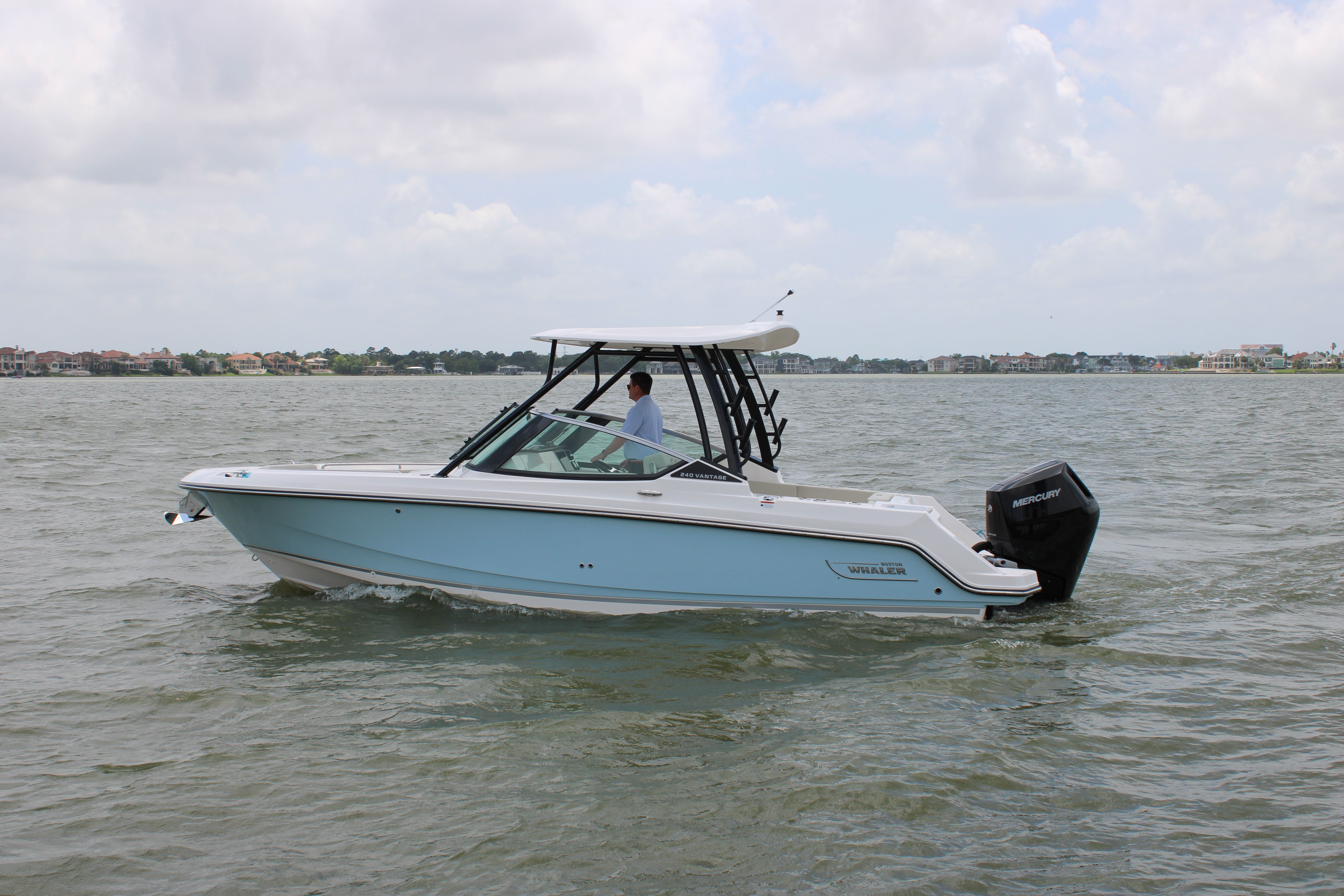 2026 Boston Whaler 240 Vantage