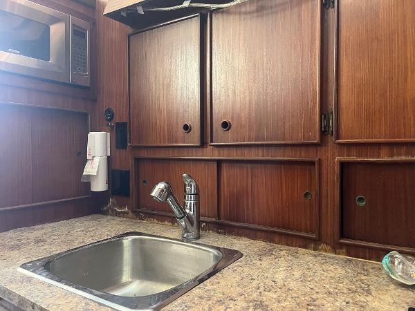 1985 Hatteras 45 Convertible - 60