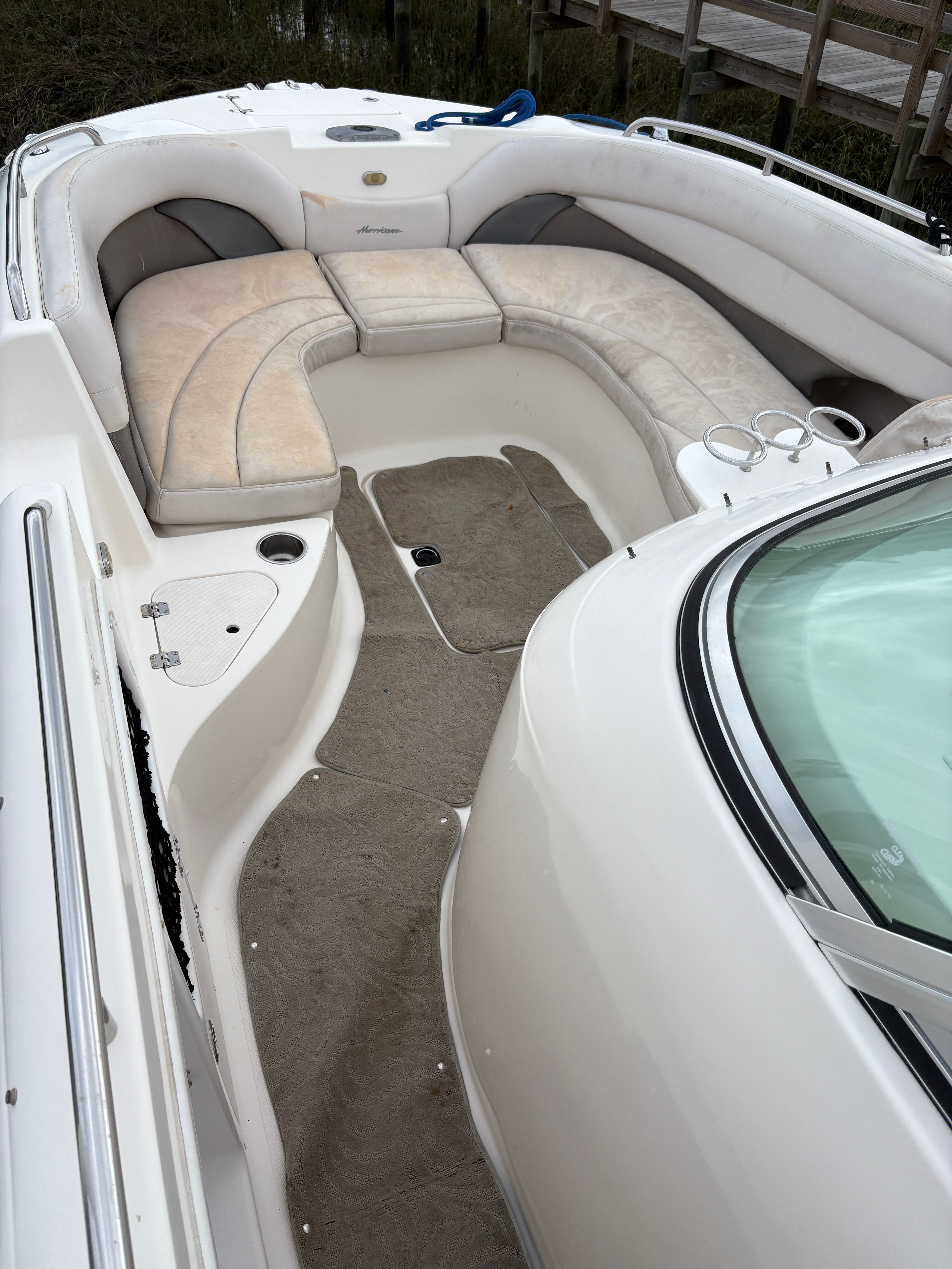2009 Hurricane SUN DECK 260 boat with seating area and cup holders.