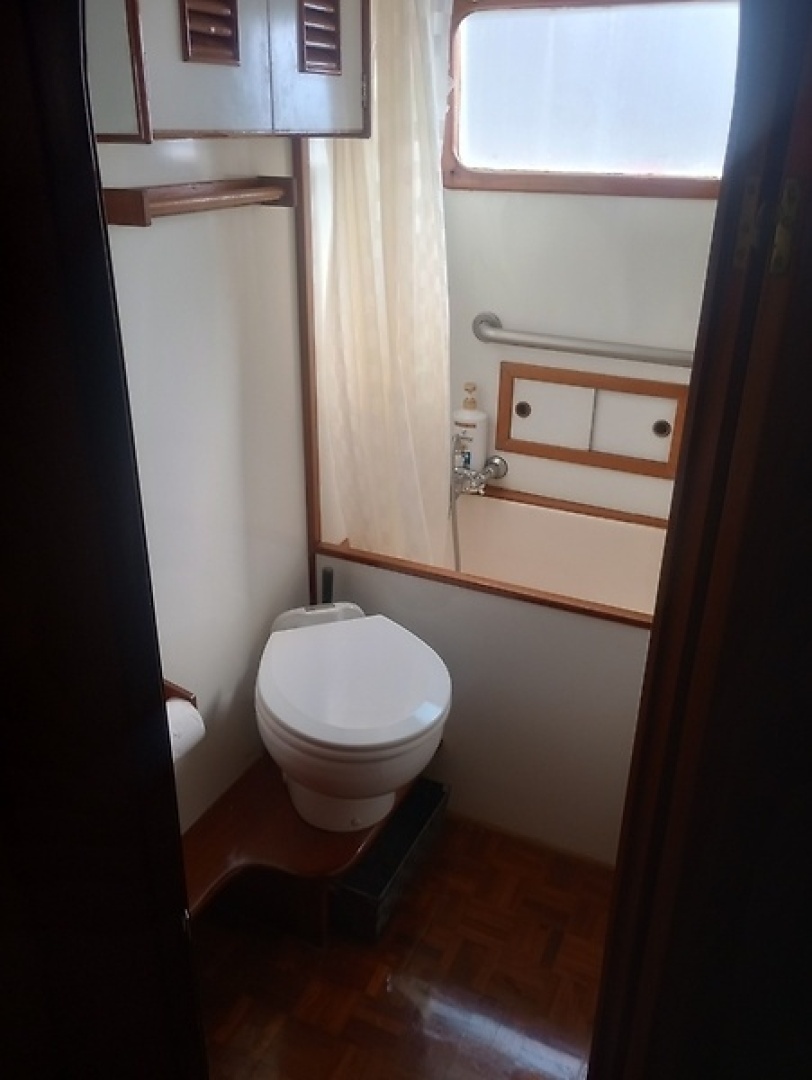 1981 Marine Trading 44 Double Cabin - Image 40
