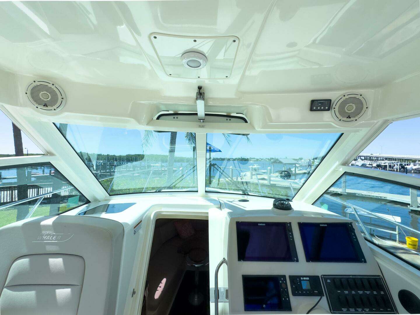 2018 Boston Whaler 315 Conquest - Image 24