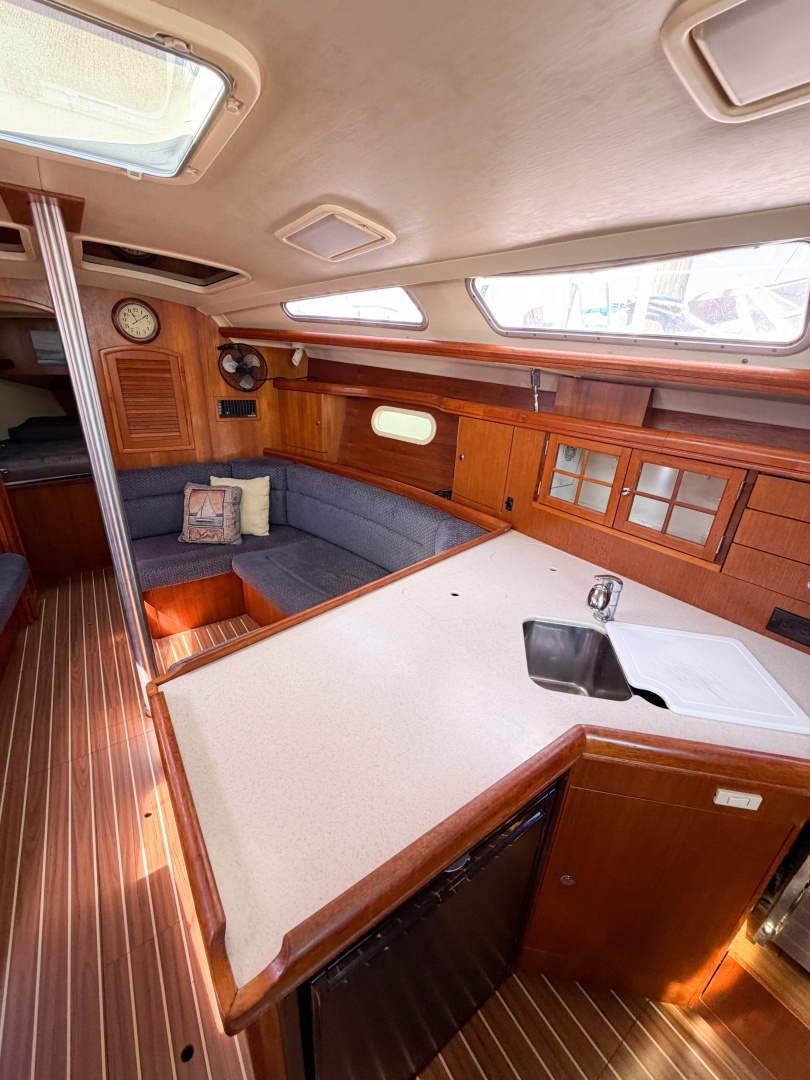 2005 Hunter 36 - Image 37