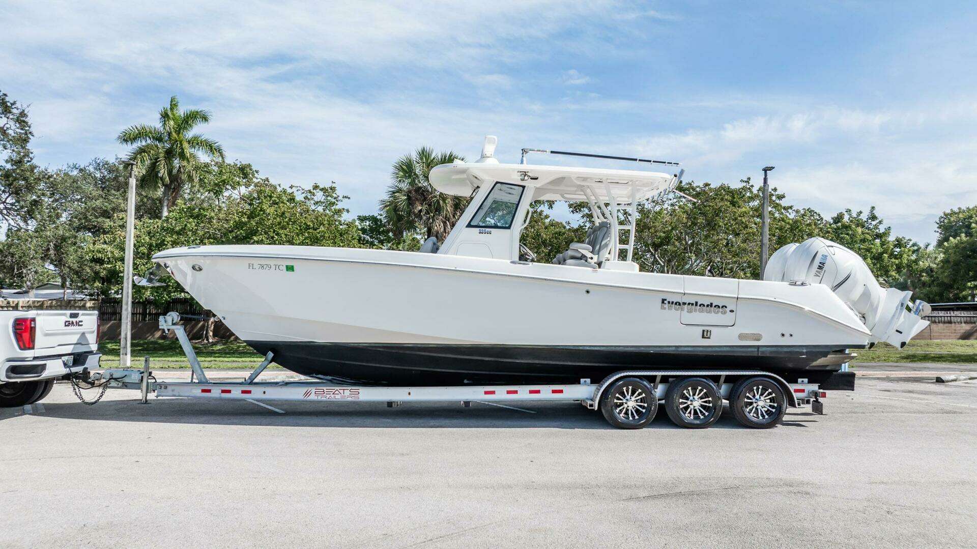 2021 Everglades 335 Center Console - Image 6