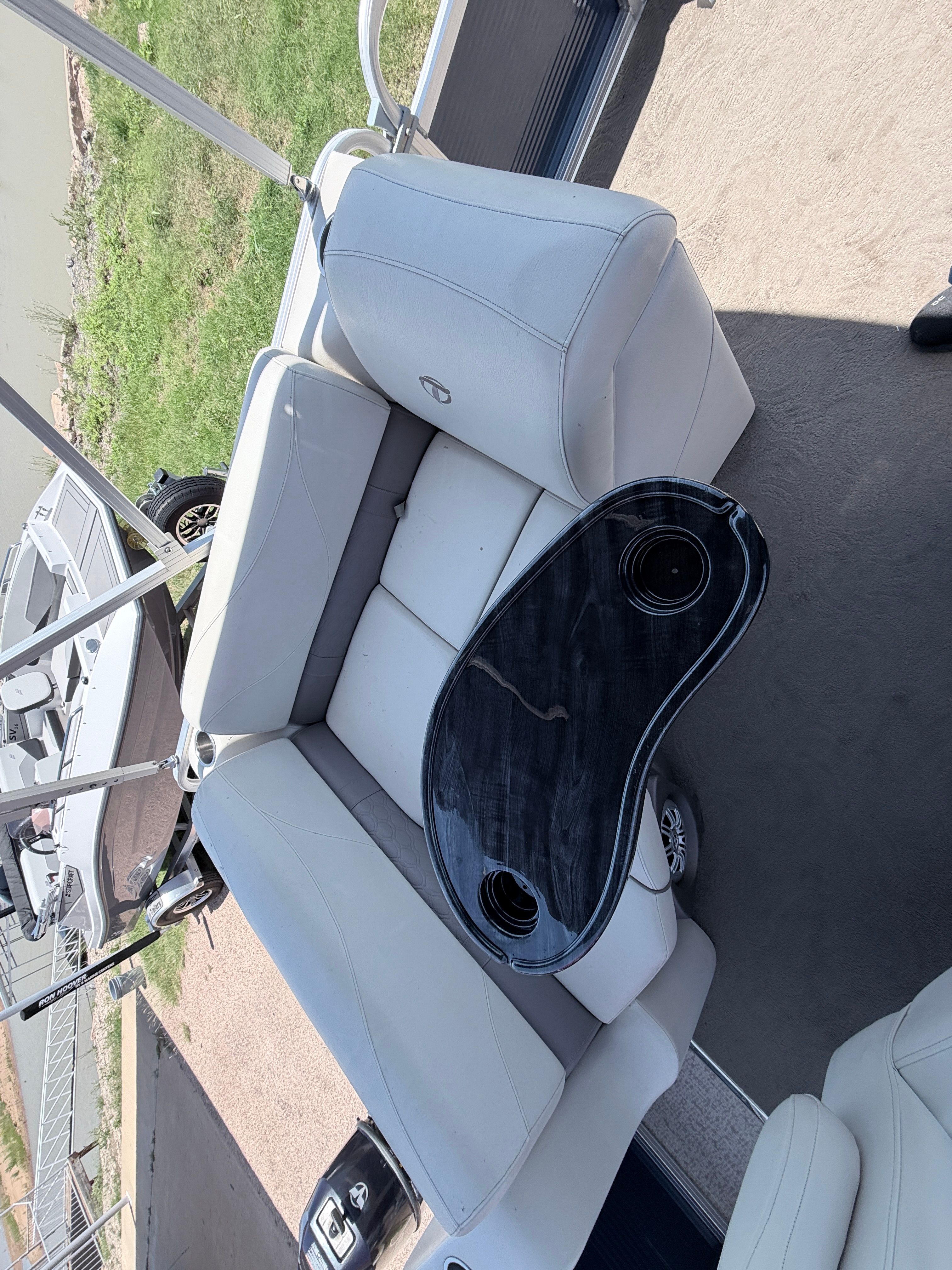 2019 Tracker Tahoe - 10