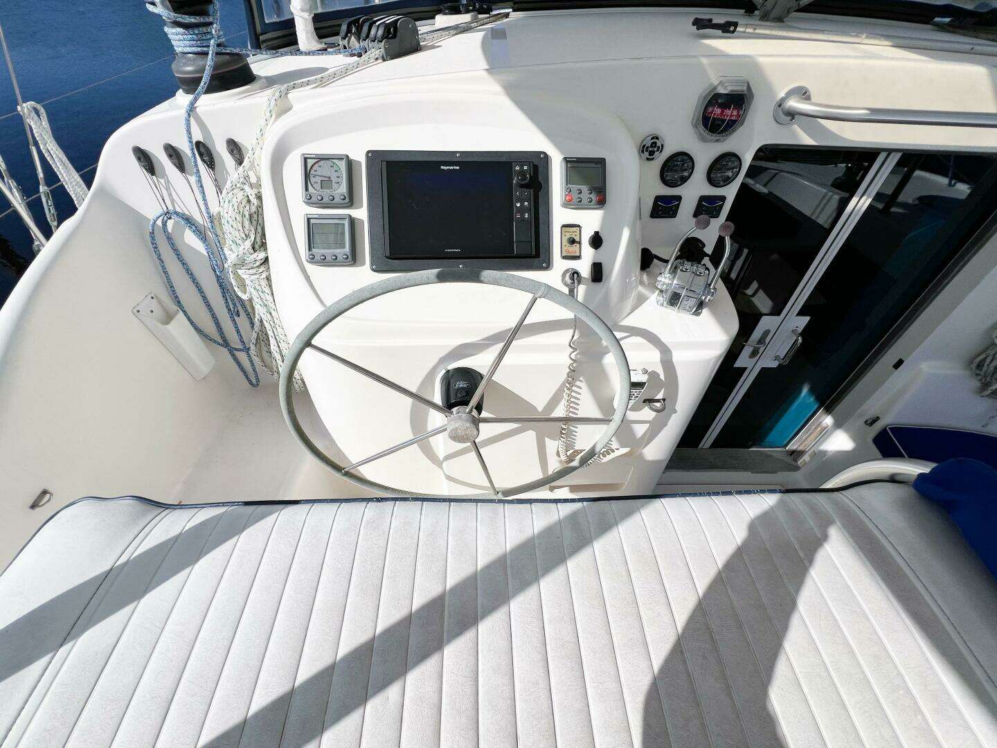 2010 Broadblue 435 - Image 34