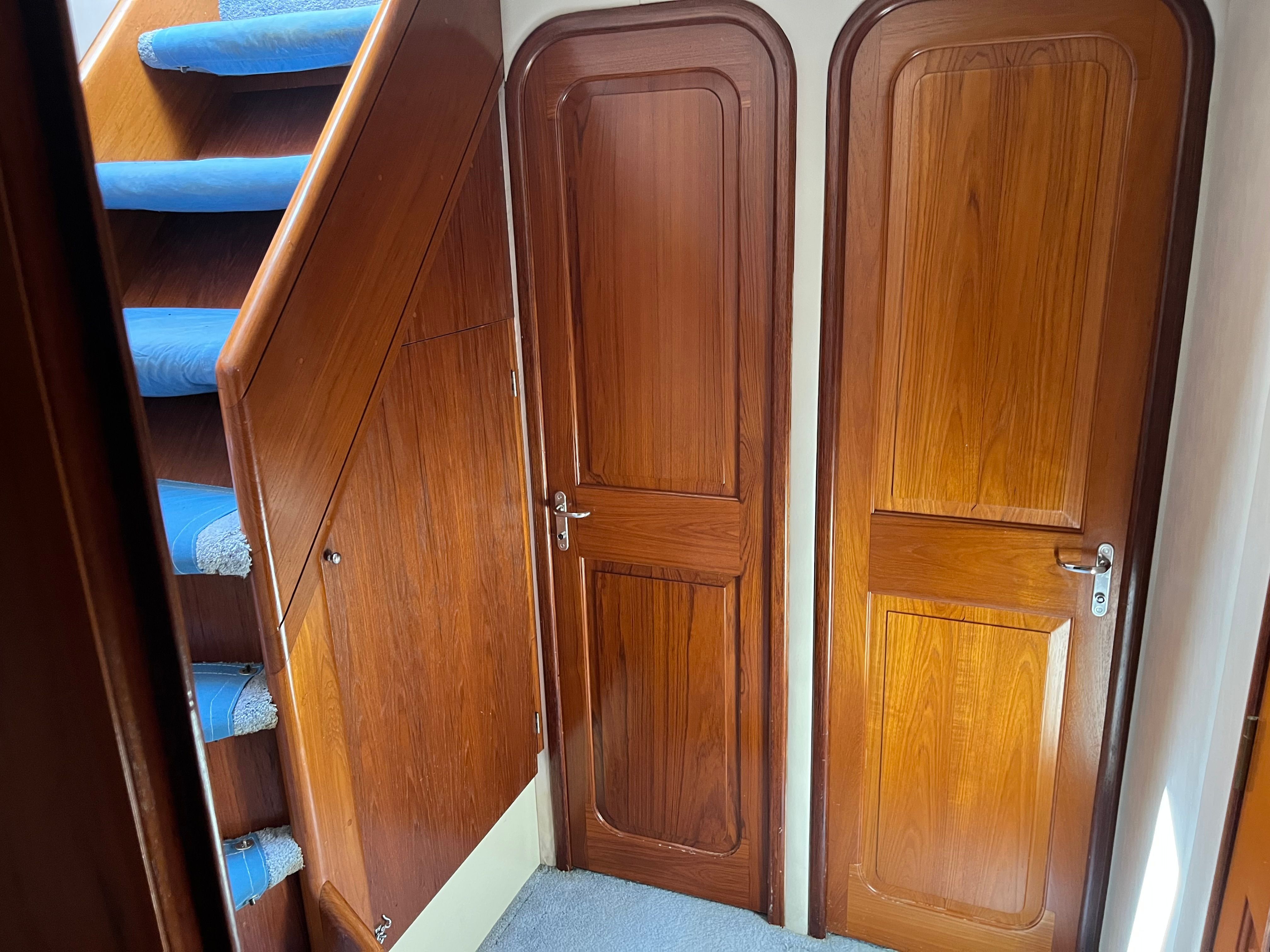 1994 Viking Motor Yacht - 19