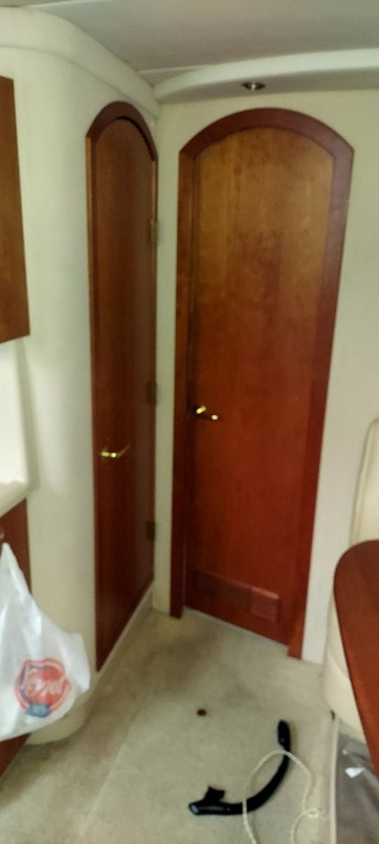 2000 Cruisers Yachts 3575 Express - 11