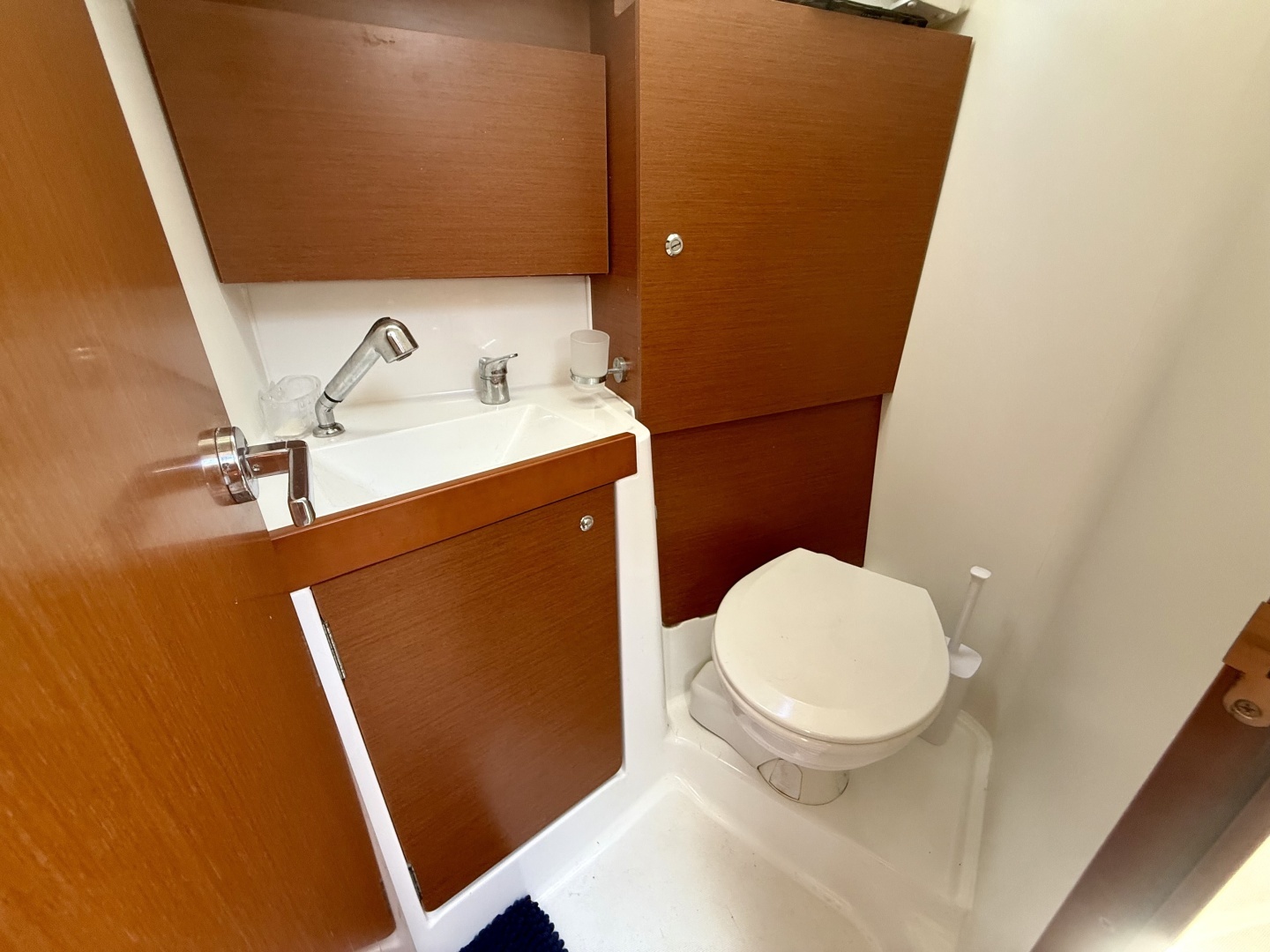2016 Beneteau 38 - Image 16