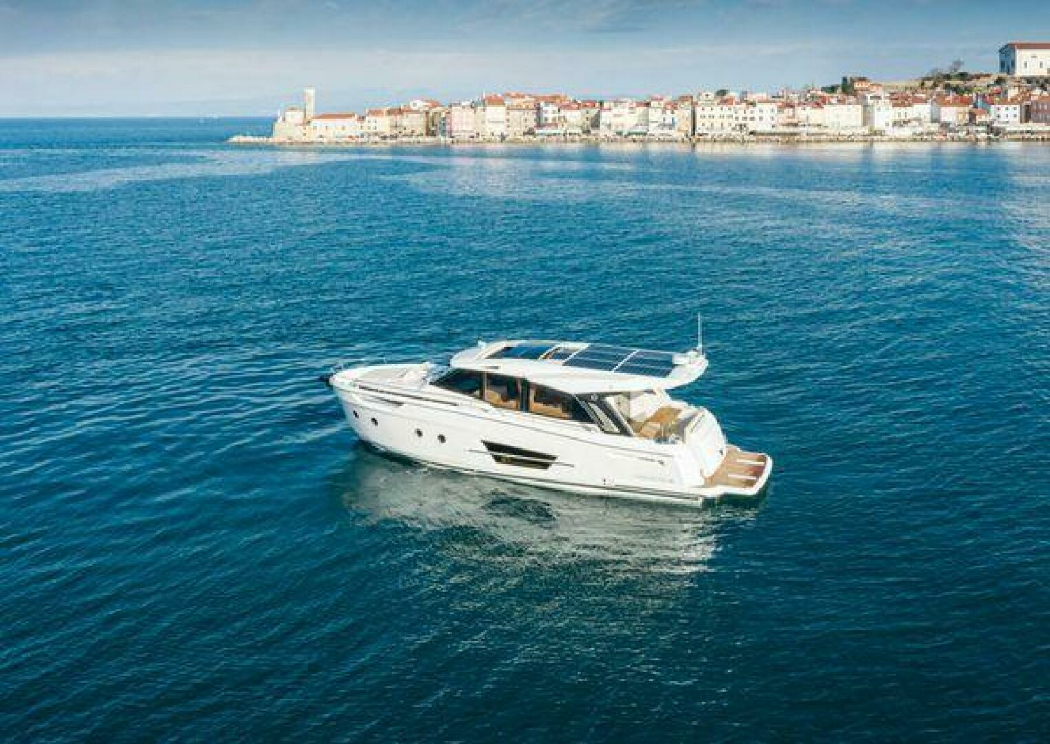 2027 Greenline 45 Coupe - Image 2