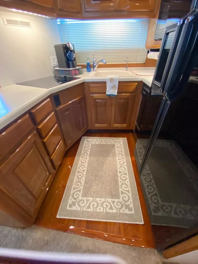 1998 Viking 54 Sport Yacht - Image 11