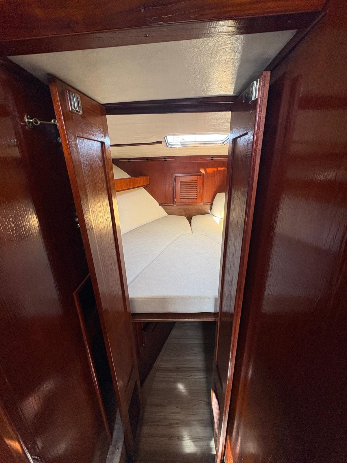 1988 Albemarle 325 Convertible - 16
