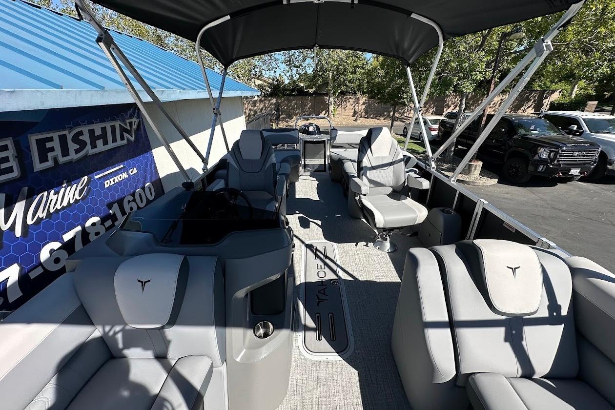 2026 Tahoe Pontoon LTZ Quad Lounger Shift 23 with spacious seating and canopy.