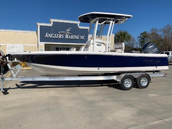 2026 Robalo 226 Cayman