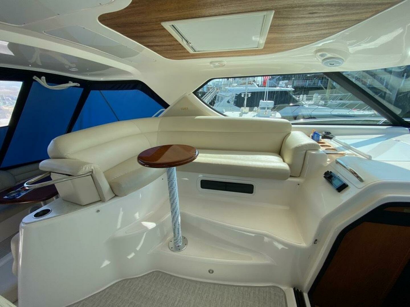 2009 Tiara Yachts 4300 Sovran - Image 31