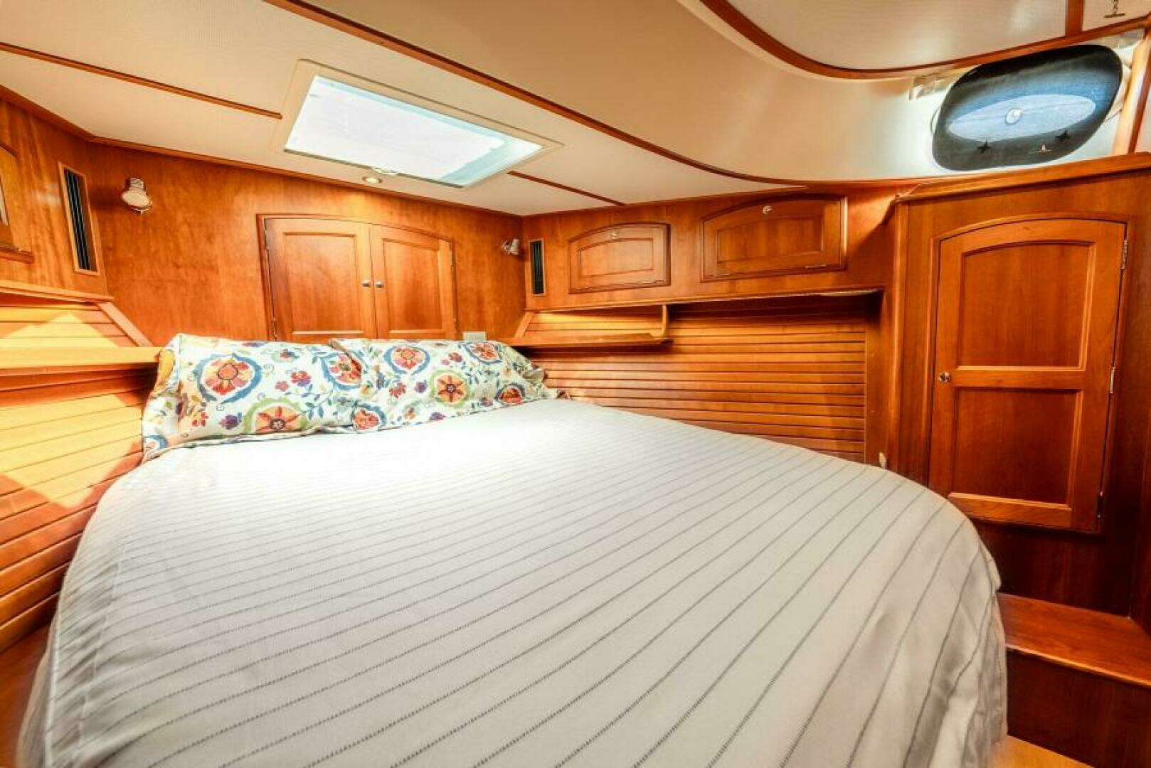 2012 Hinckley Talaria 48 - Image 30