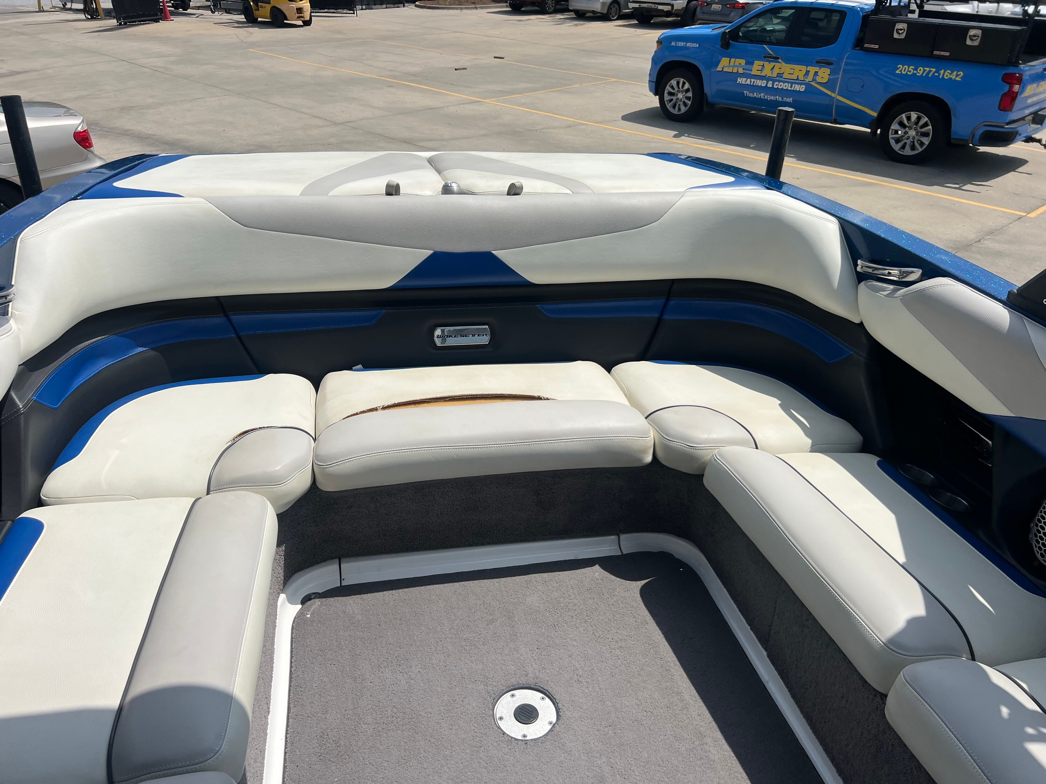 2014 MALIBU 23 LSV - Image 11